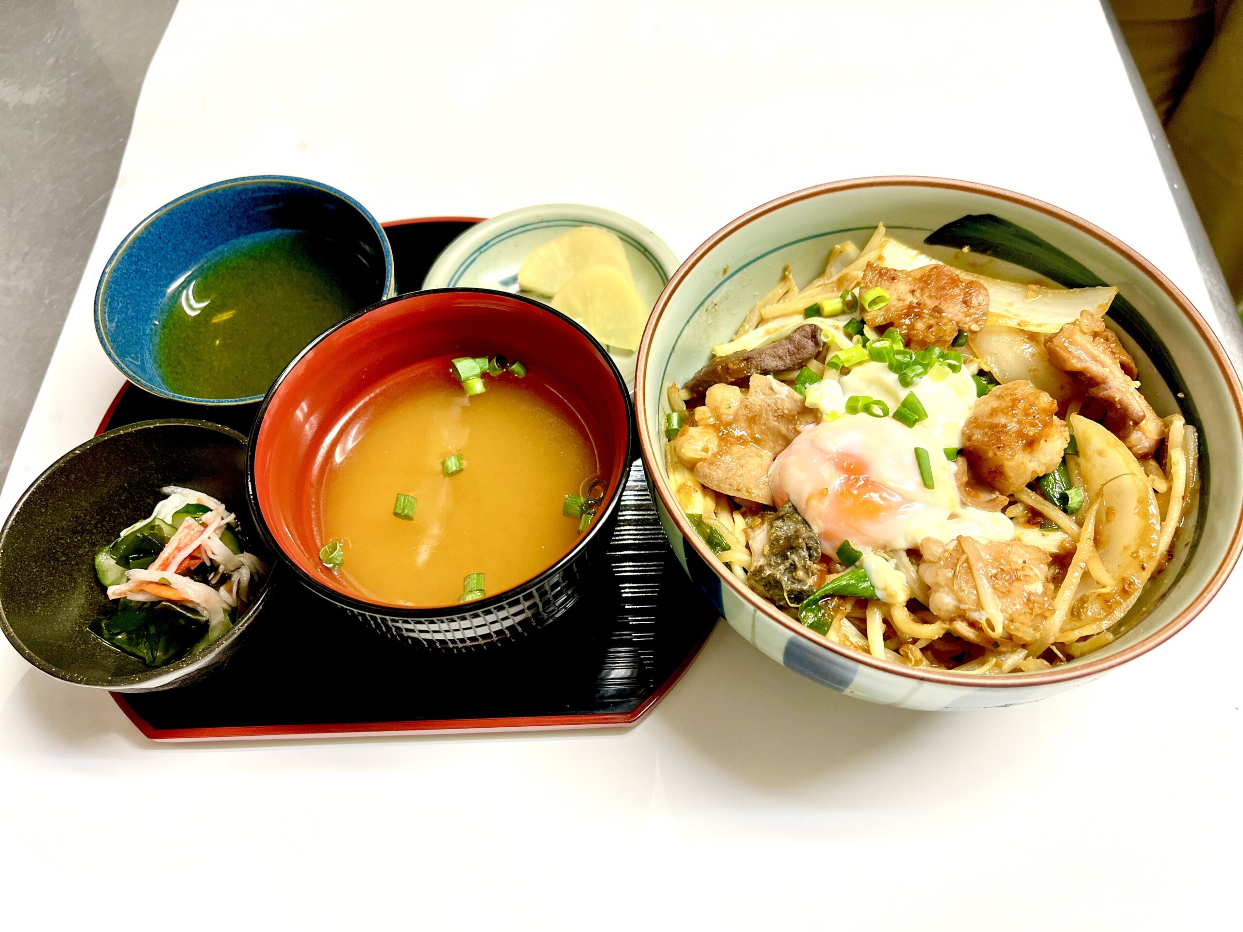 ホルモン丼セット